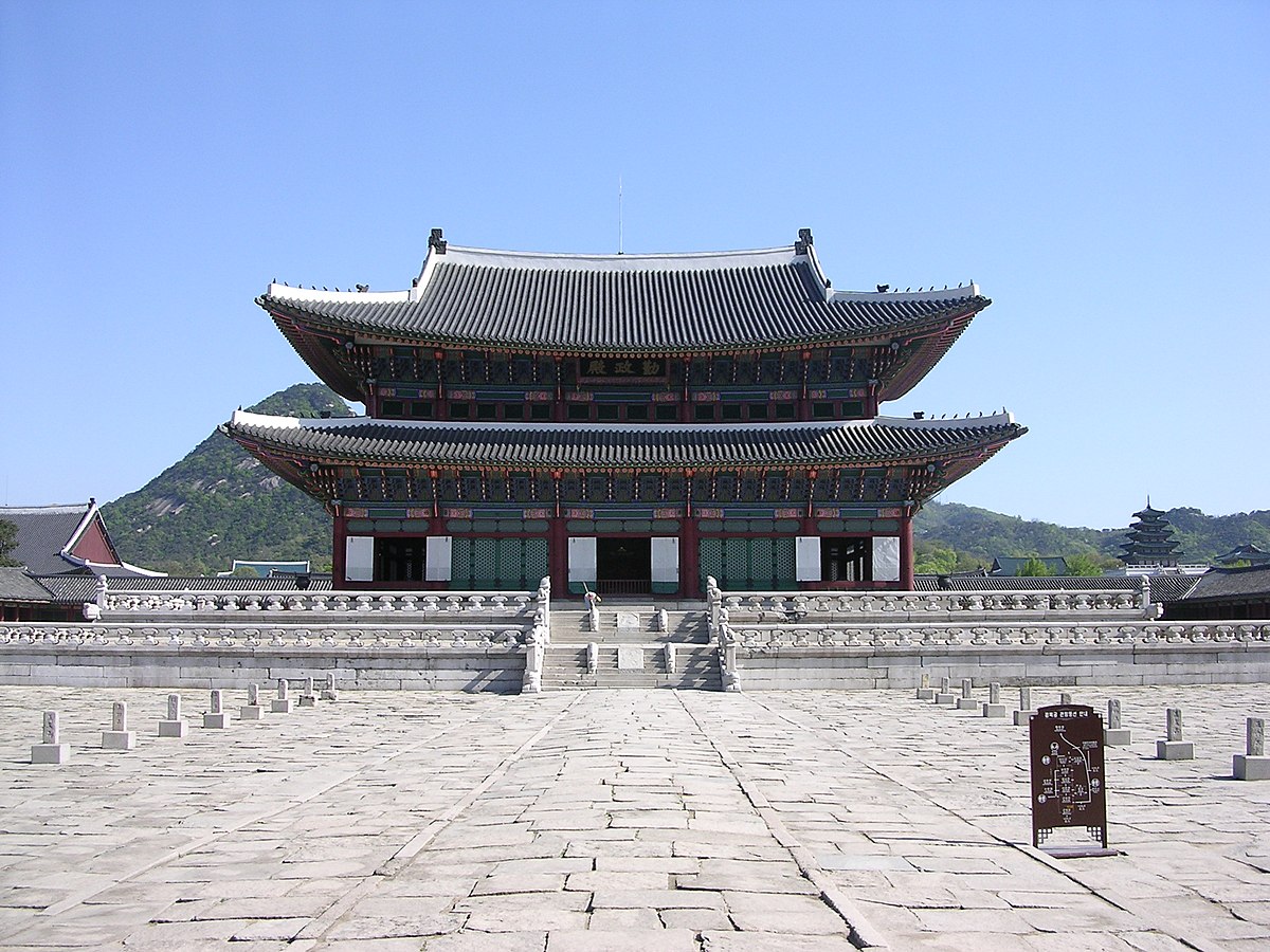 1200px-Gyeongbokgung-GeunJeongJeon